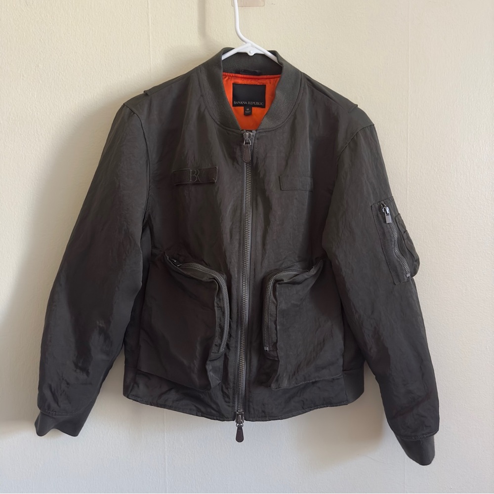 Banana Republic women’s green Bomber M